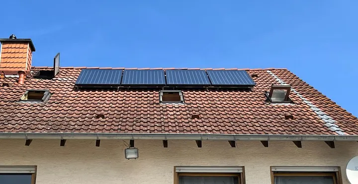 Photovoltaikanlage auf einem Ziegeldach